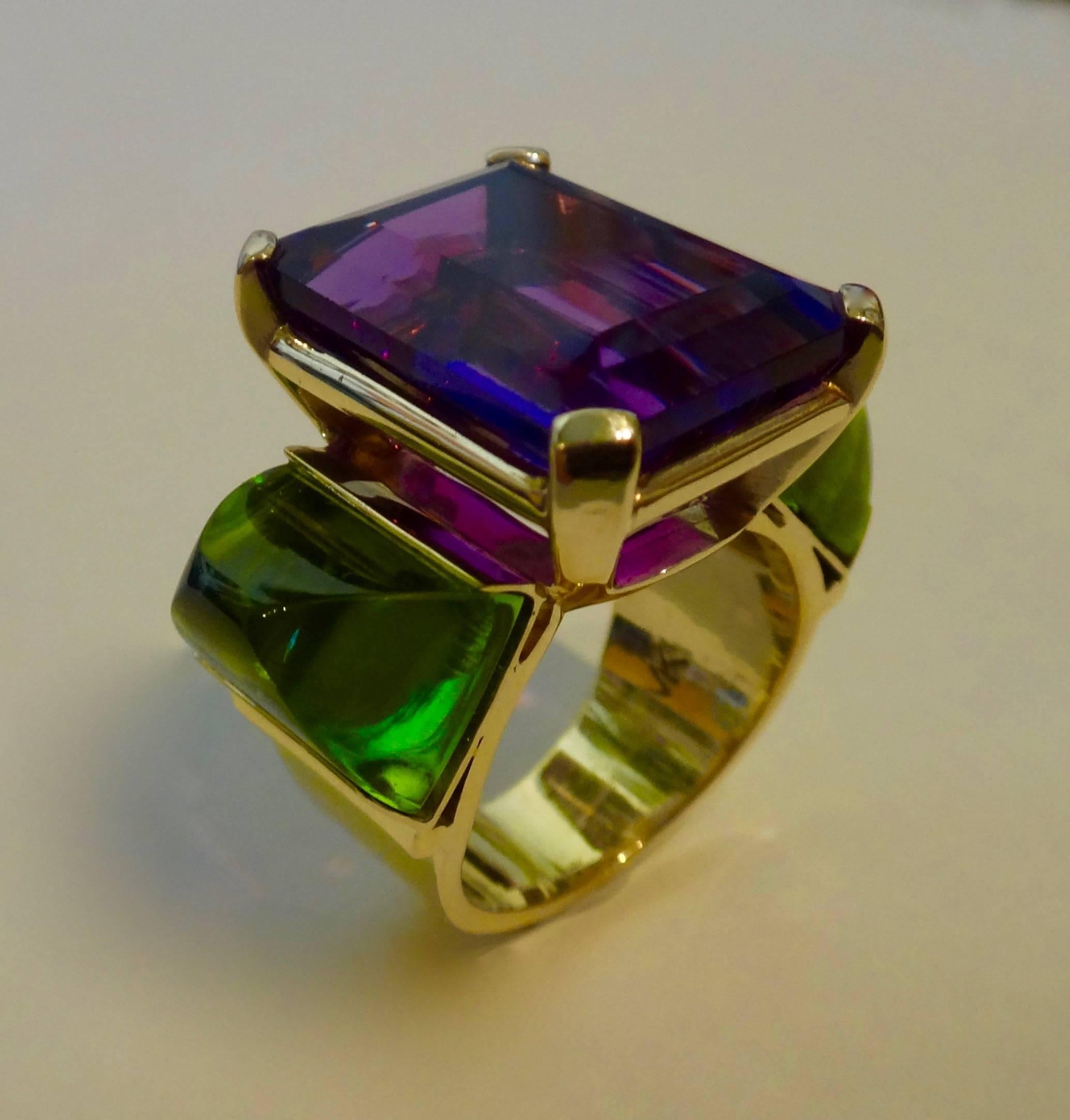 Contemporary Michael Kneebone Amethyst Sugarloaf Cabochon Peridot Three-Stone Ring