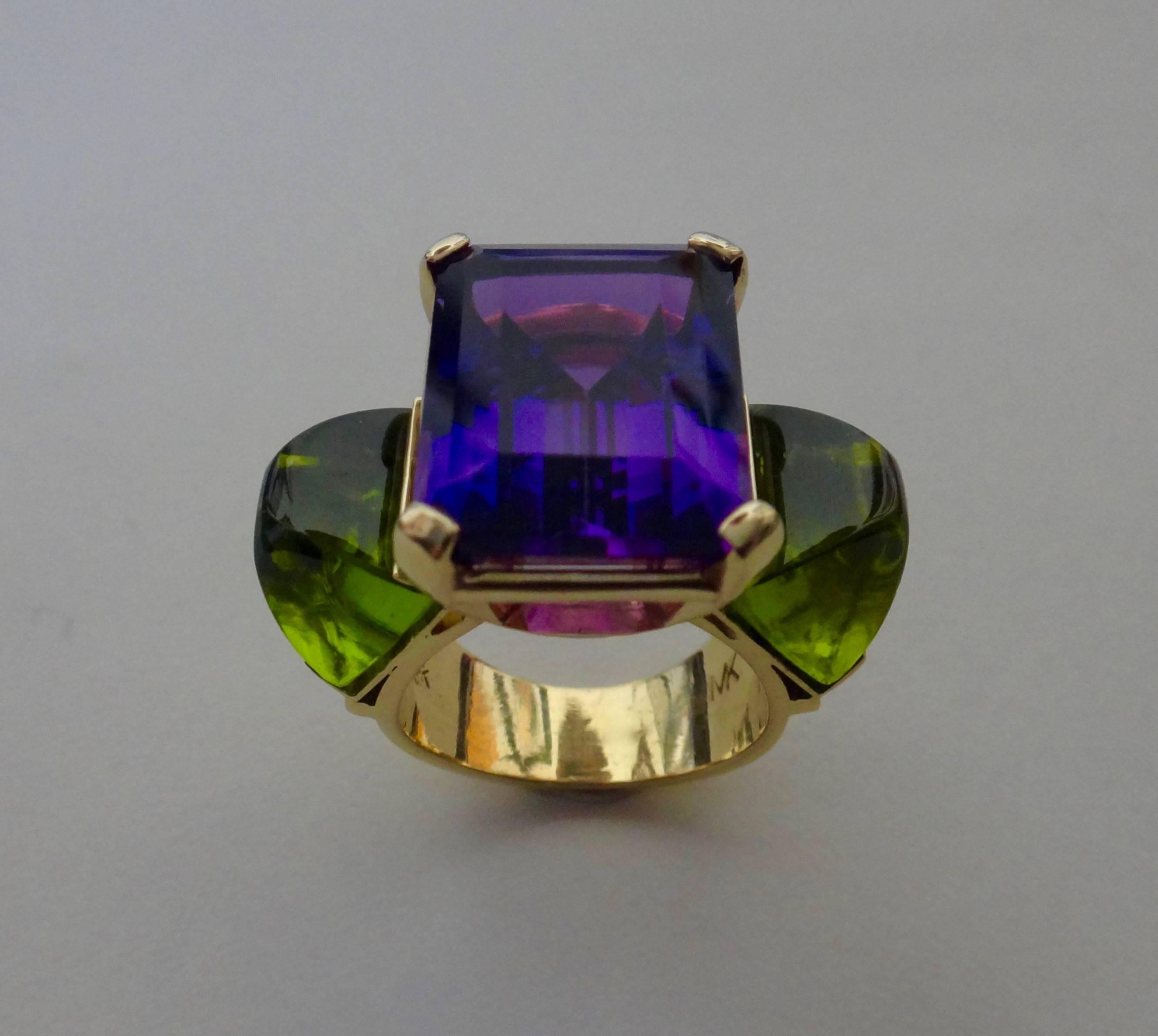 Michael Kneebone Amethyst Sugarloaf Cabochon Peridot Three-Stone Ring In Excellent Condition In Austin, TX