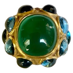 Anillo de cóctel de Michael Kneebone con crisófraso, topacio azul, diamantes y oro amarillo de 18 quilates