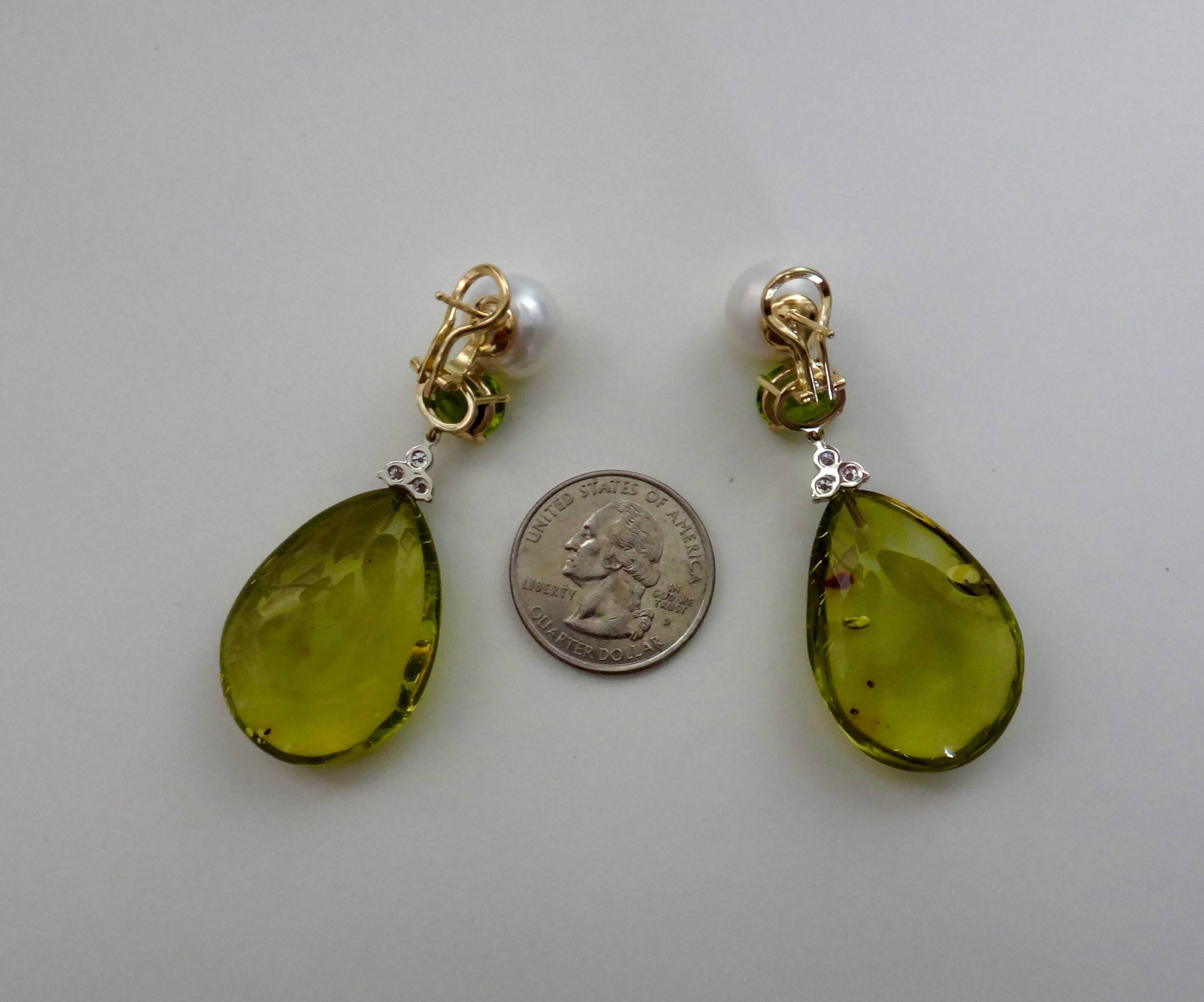 Michael Kneebone Pendants d'oreilles en perles d'ambre vert et diamants en vente 1