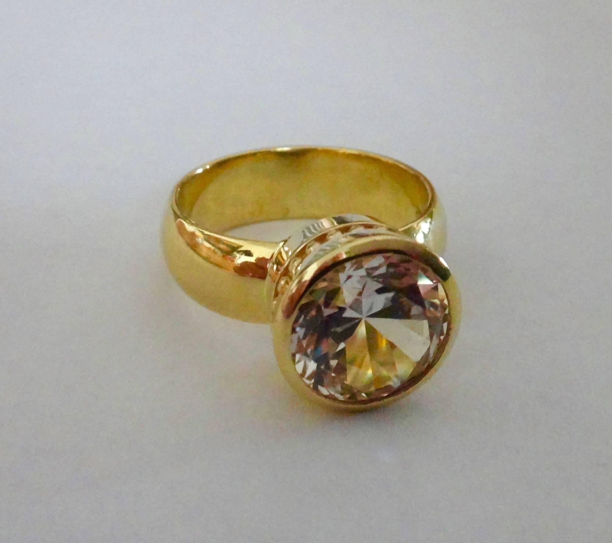 Michael Kneebone White Sapphire 18 Karat Gold Leah Ring In Excellent Condition In Austin, TX