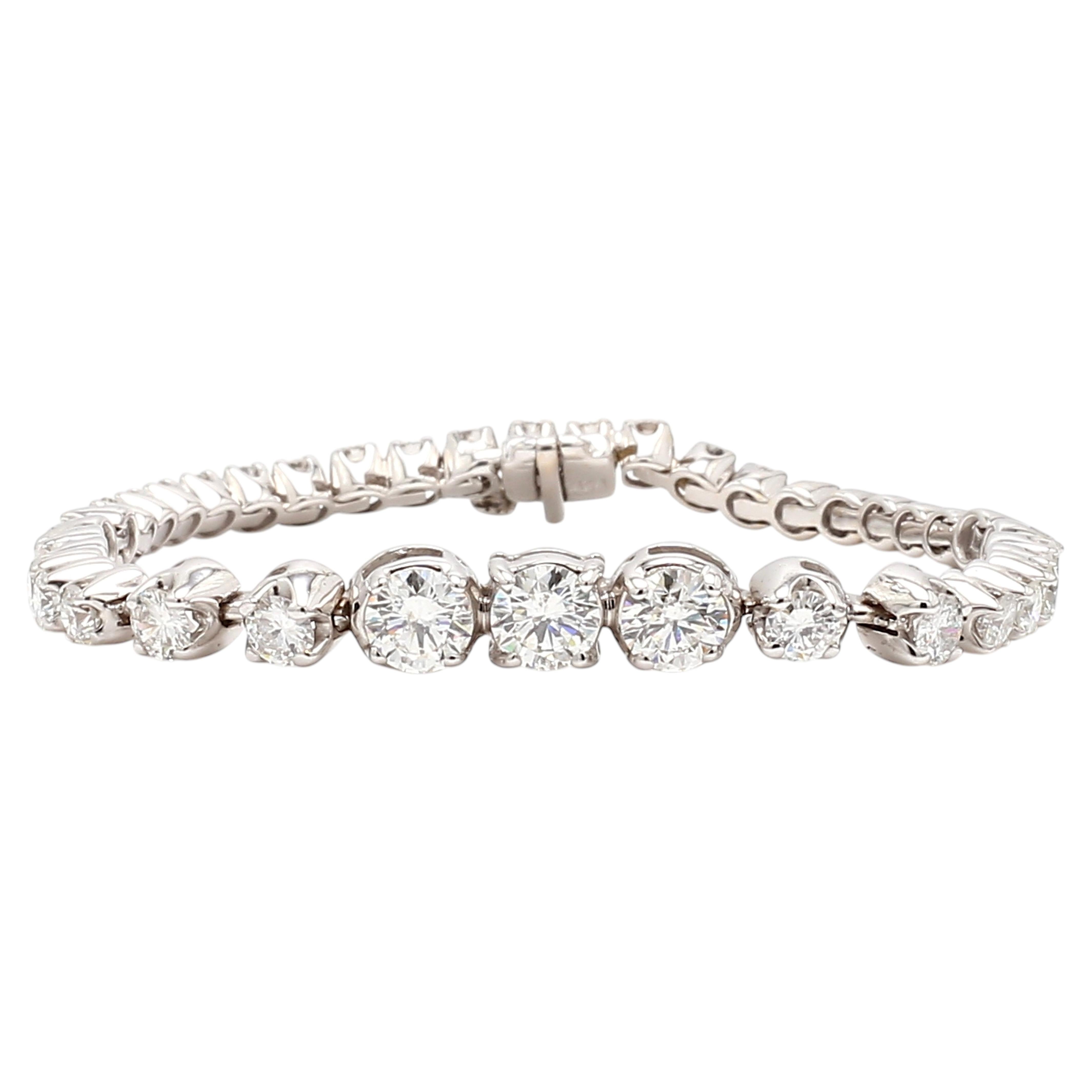 Pulsera tipo «tennis» con diamantes redondos de tamaño variable, de 5,60 quilates, certificada por el GIA, en oro blanco de 14K