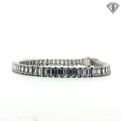 Bracelet « tennis » en diamants taille émeraude, 10,22 carats, or blanc 18 carats, F-H VS2-VVS1