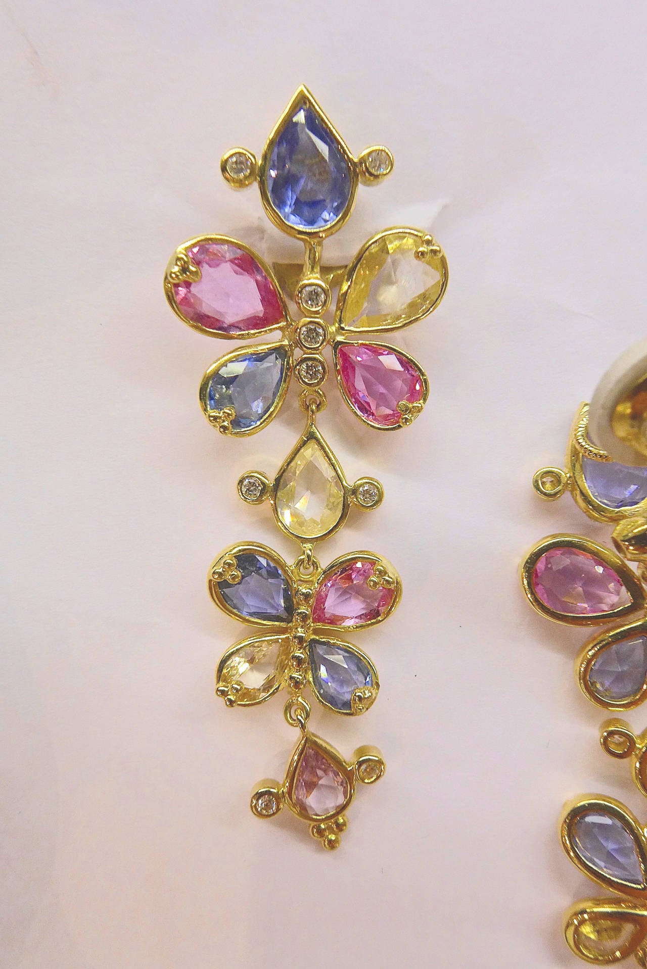 Temple St. Clair Multicolor Sapphire Diamond Gold Earrings In Excellent Condition In Paris, IDF