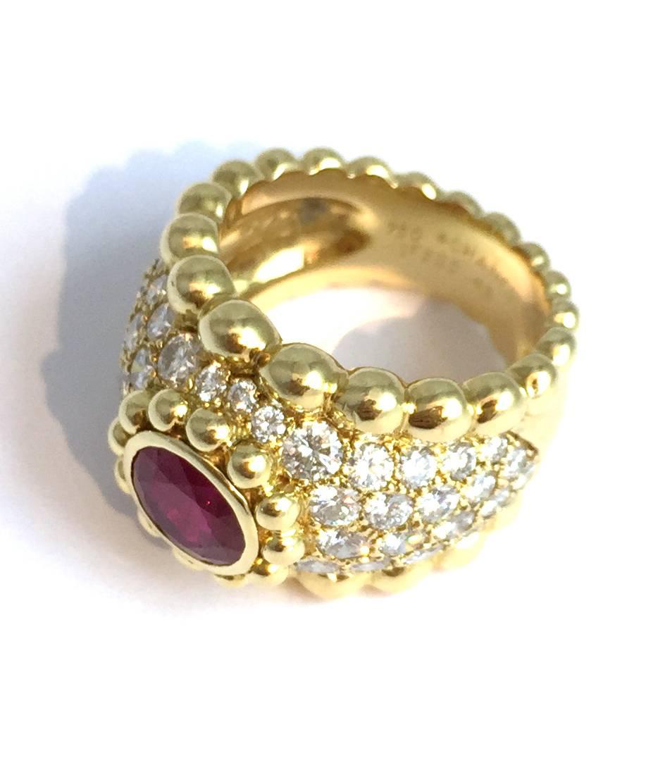 A 750/ooo yellow gold ring by Chanel set with a round ruby surrounded by a brillant cut diamonds pavé.
Ruby's weight: approximately 2 carats. 
Width: 16 mm. 
Finger size: 4,5. 
Net weight: 14,7 grams.
Gem Paris certificat stating : Heated