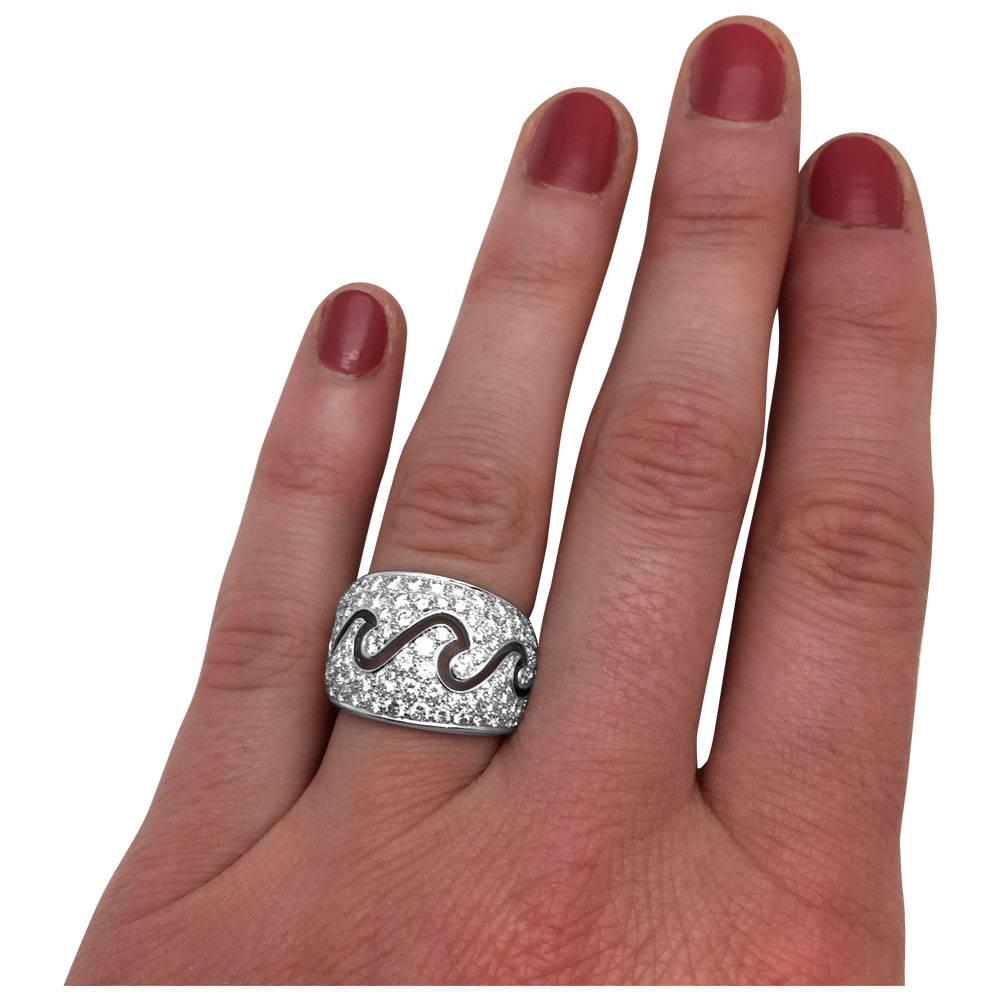 Van Cleef & Arpels Diamond Wave Ring In Excellent Condition In Paris, IDF