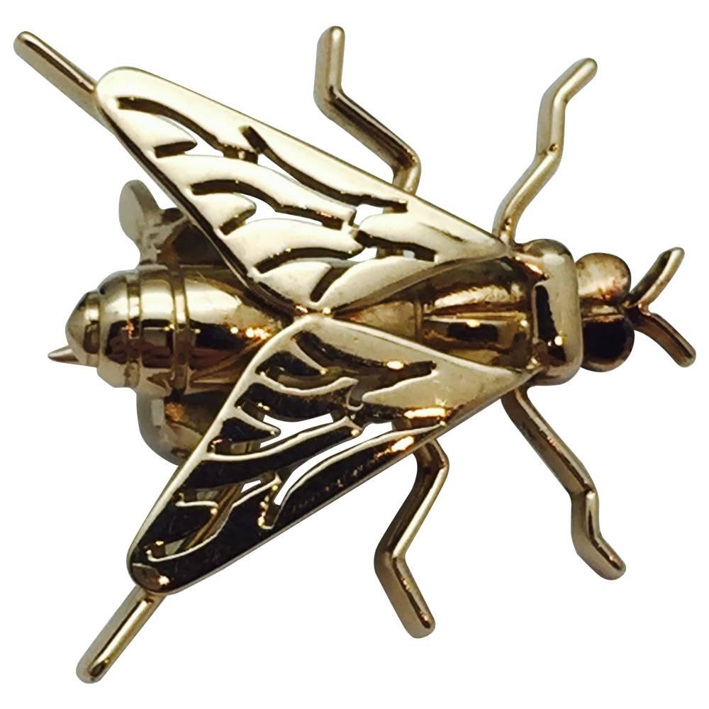 A 750/000 yellow gold pair of Boucheron brooches, figuring two different sizes of flys. 
Dimensions and weights: 
- 27 x 28 mm; 6.9 grams
- 16 x 17 mm; 2.7 grams. 
Weight 9,6 grammes
Style Period 1940's

