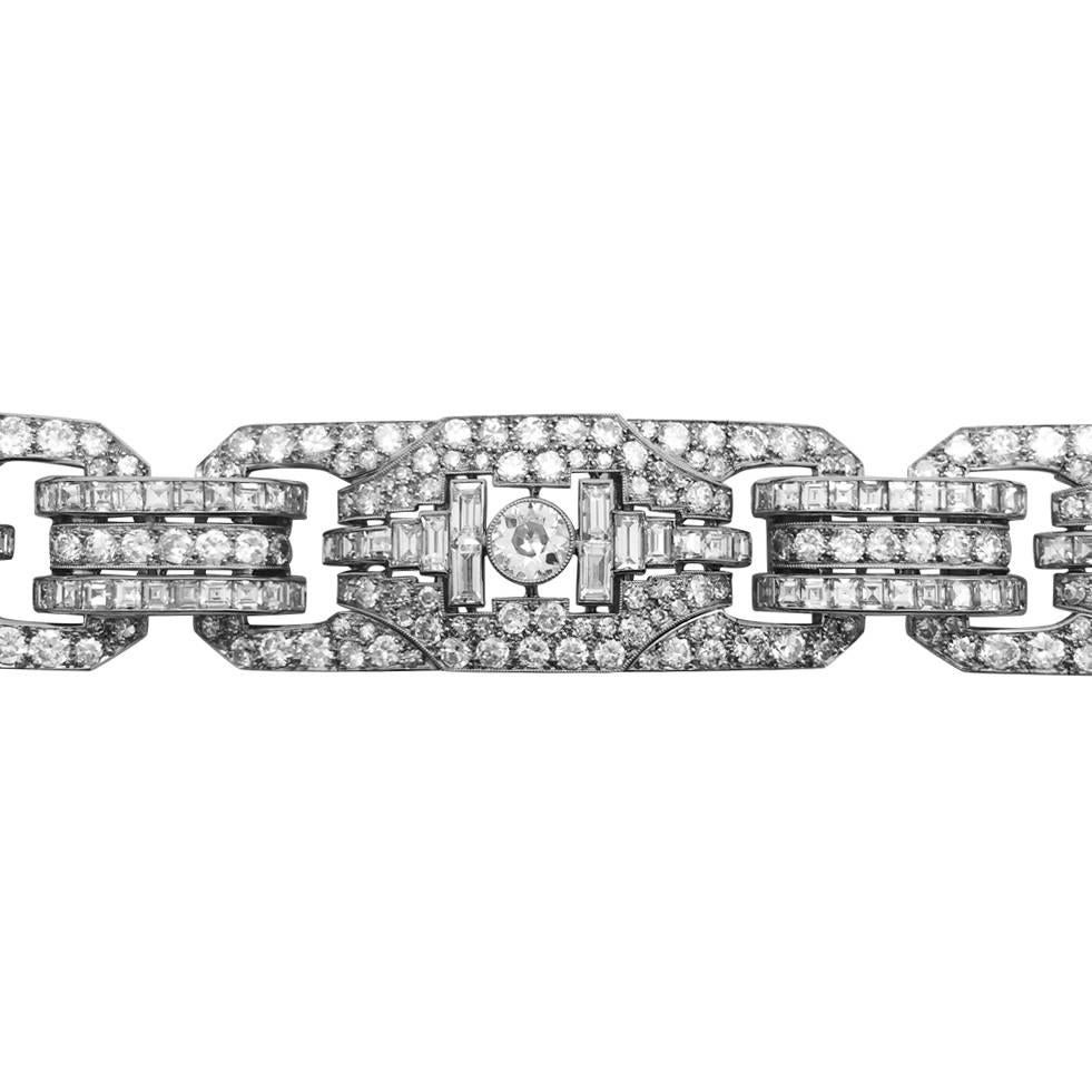 Platinum Art Deco Bracelet All Set with Diamonds In Excellent Condition In Paris, IDF
