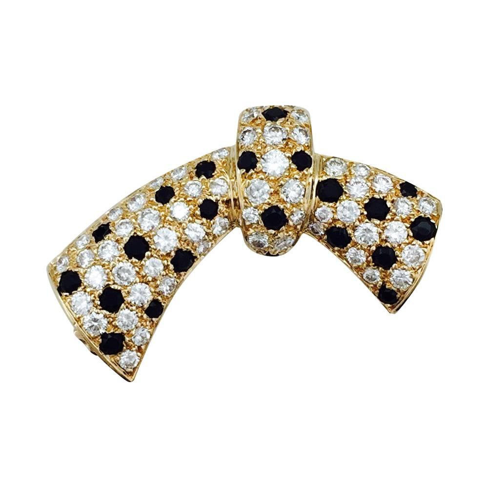 Yellow Gold Van Cleef & Arpels Knot Brooch, Diamonds and Onyx