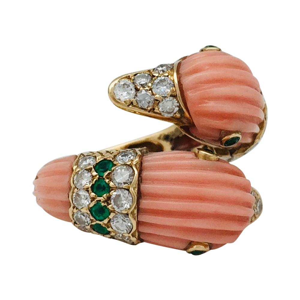 Van Cleef & Arpels Ducks Ring, Coral, Emeralds and Diamonds In Excellent Condition In Paris, IDF