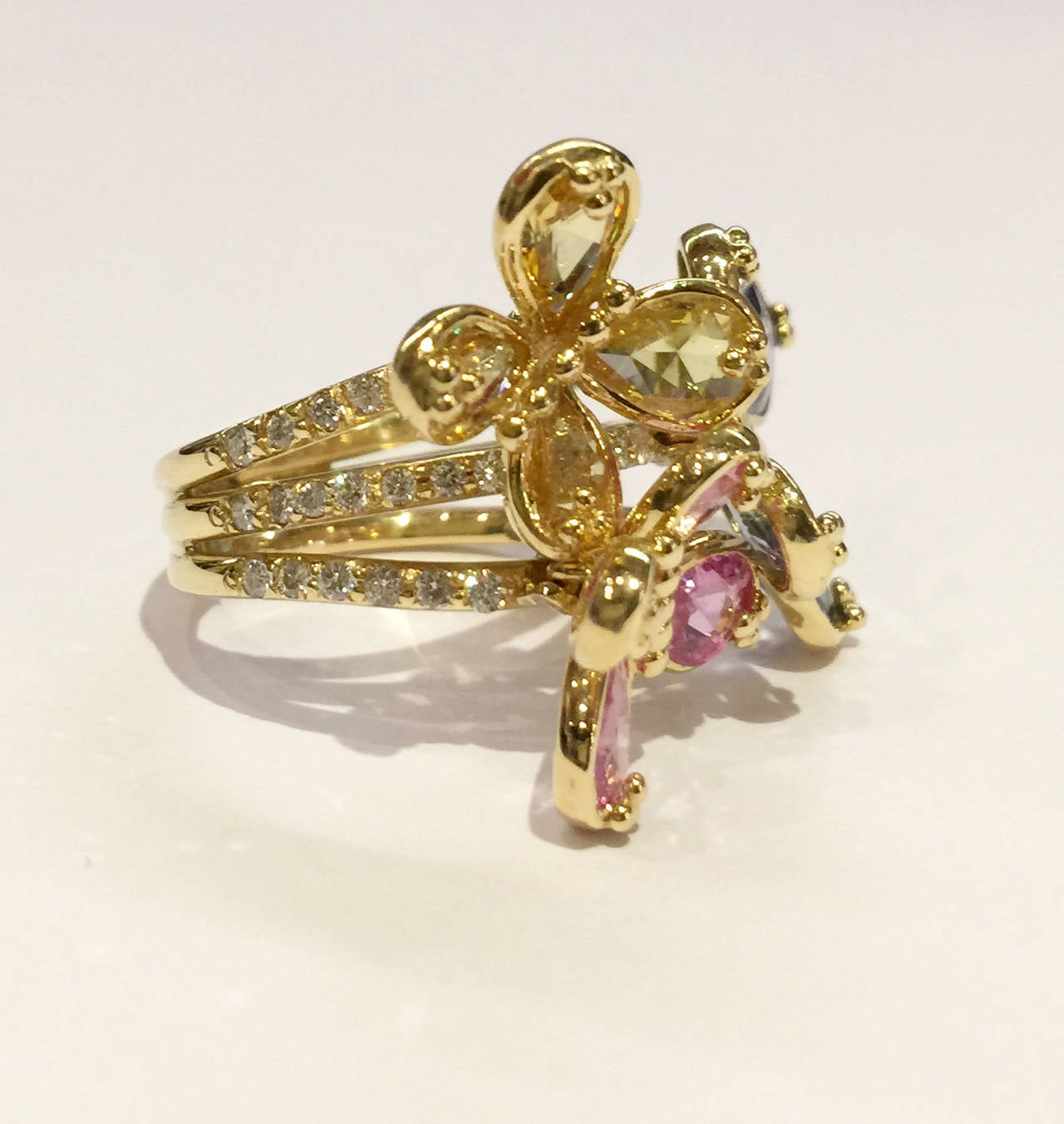 Temple St. Clair Multicolor Sapphire Gold Ring In Excellent Condition In Paris, IDF
