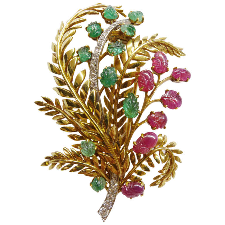 1950's Chaumet broach set with engraved rubies and emeralds. For Sale