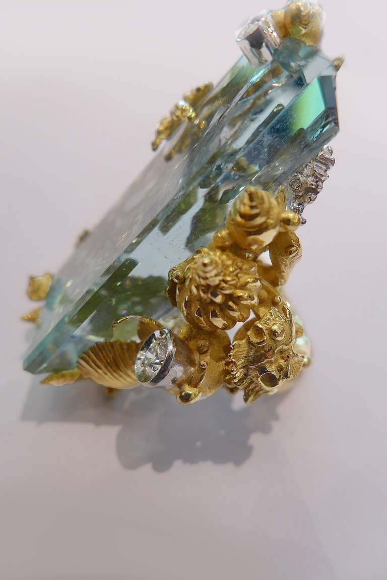 A spectacular, unique and exceptional Massimo Izzo ring representing sea life. 
An enormous rectangular aquamarine decorated behind the transparency with a sea star, a seahorse and several shells set with diamonds. 
On the mounting, a muddle of