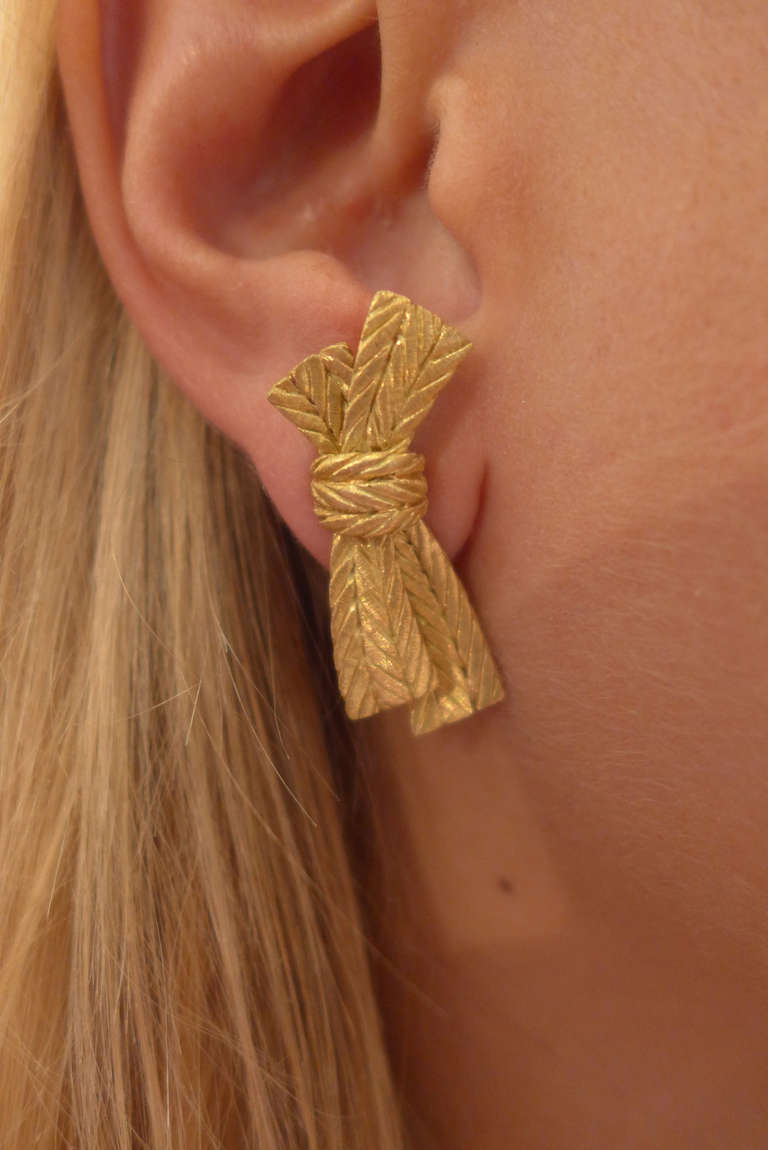 Buccellati Yellow Gold Earrings and Brooch Set In New Condition In Paris, IDF