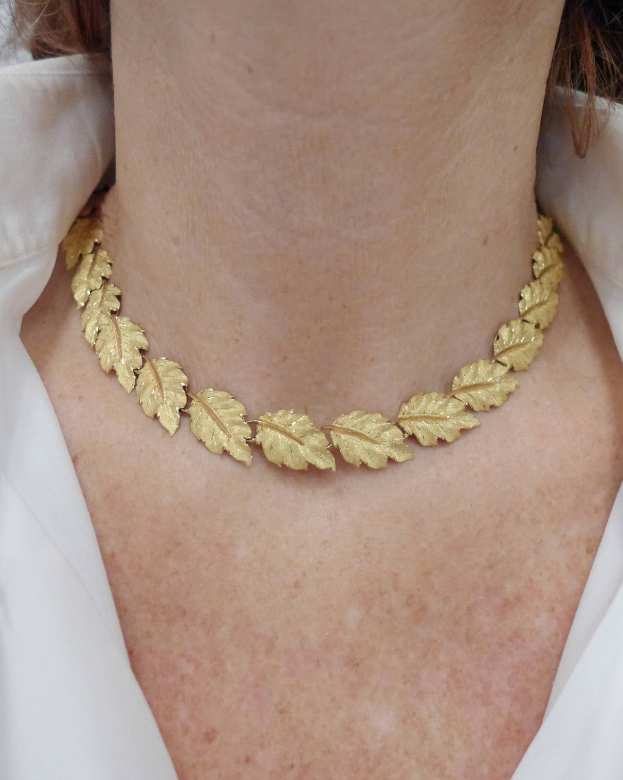 Contemporary Buccellati Delicate Yellow Gold Garland of Leaves Necklace