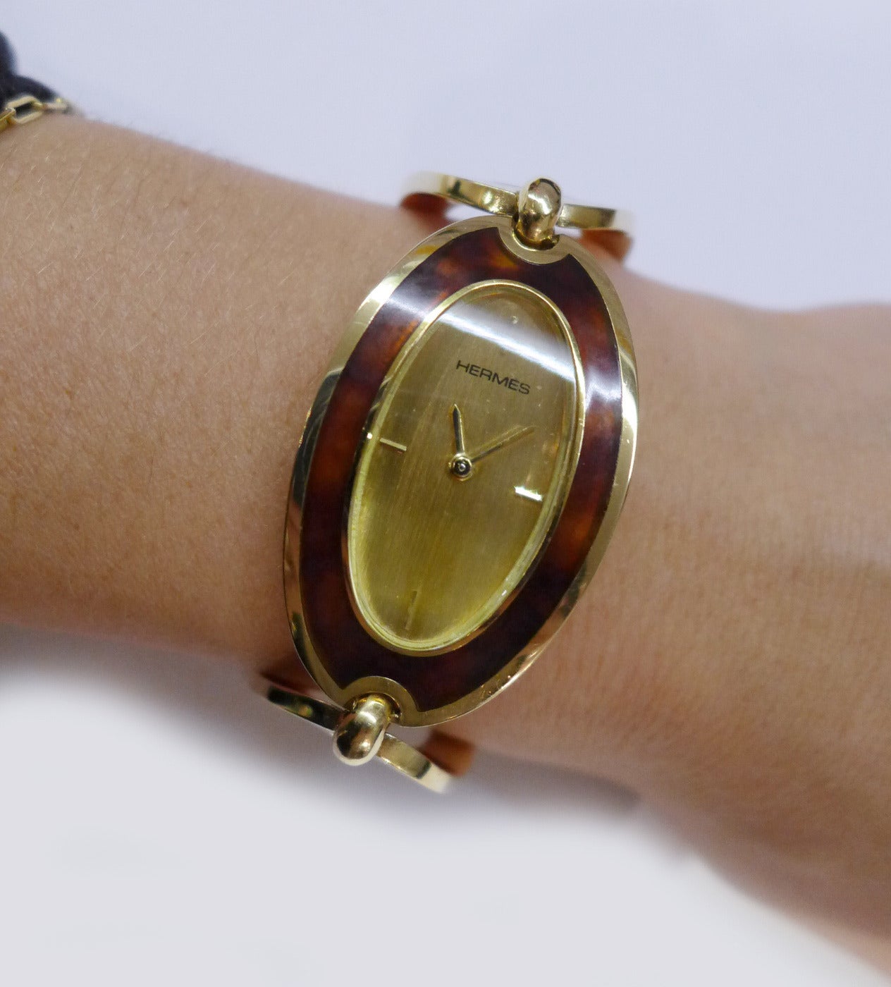 Women's Hermes Lady's Yellow Gold and Tortoise Shell Oval Wristwatch circa 1970s