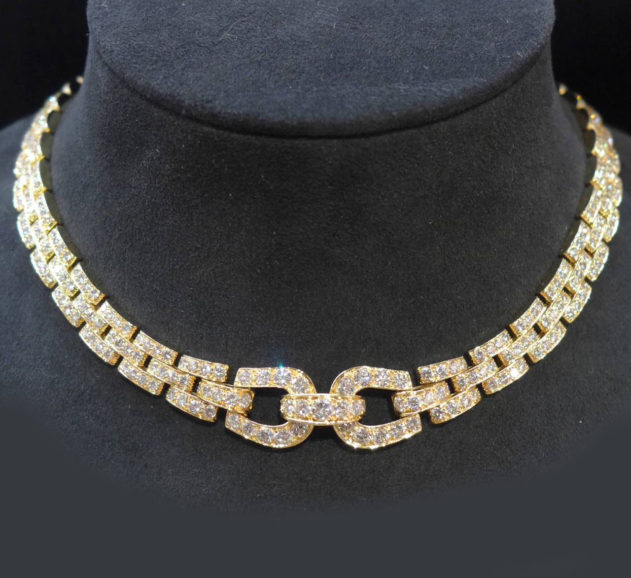 A spectacular yellow gold Cartier necklace 