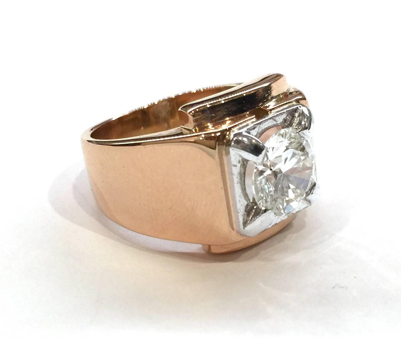 A pink gold and platinum geometrical ring set with an approximatively 1.80 carats diamond. 
Presumed quality : J/K - VS. 
Finger size : 7 can be sized. 
Total weight : 15,7 grams. 
Circa 1935.