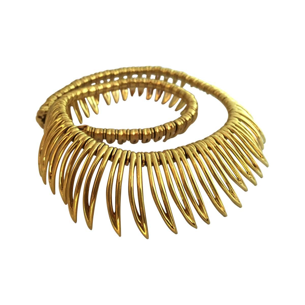 A 750/000 yellow gold necklace signed by Mauboussin made with articulated fringes. 
Length: 395 mm. 
Weight: 120,8 grams. 
Circa 1950/1960