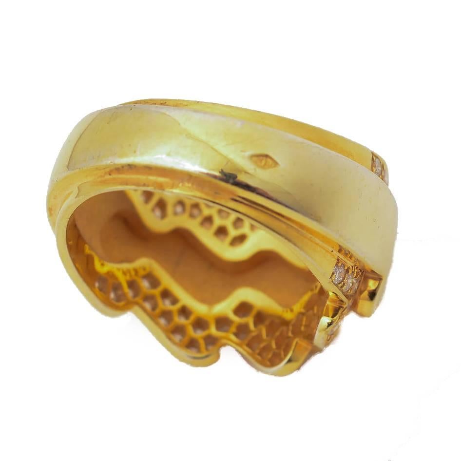 A 750/oo yellow gold ring signed by Van Cleef & Arpels, 