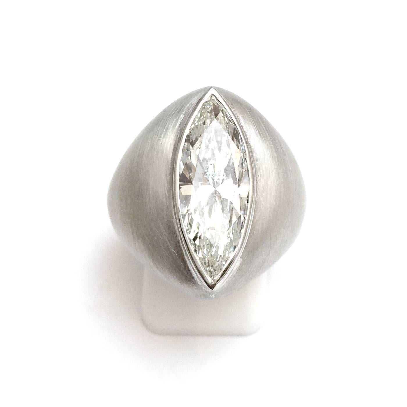 White gold ring set with a marquise-cut diamond weighting 4,09 carats.
LFG certificate  : H-SI2
Weight of the ring : 24 grams.
Finger size : 7 might be sized.