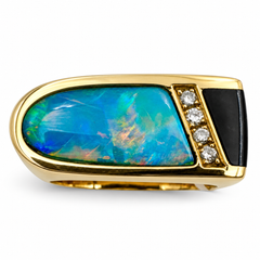 Ring aus 18 Karat Gelbgold mit australischem Opal und Diamanten. (Größe 11,75)