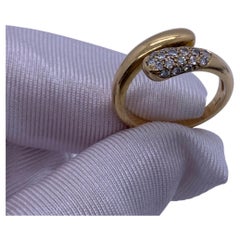 Vintage-Ring von Bvlgari: „Astrea“ mit Pavé-Diamanten, 18 Karat Gelbgold, Schlangenmotiv, Bypass-Ring