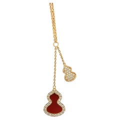 Collar Qeelin Wulu con dos calabazas, ágata roja y pavé de diamantes, en oro rosa de 18 quilates