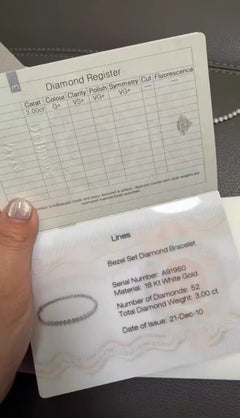 Pulsera tipo «tenis» de De Beers con la línea «Eternity Diamond» de la colección «DB Classic», en oro blanco de 18 quilates