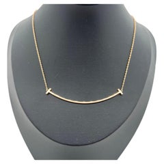 Collier ras-du-cou Tiffany & Co. avec pendentif « T Smile » en or jaune et rose 18 carats