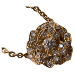 Collier avec pendentif PIAGET Rose, en or rose 18 carats, en forme de fleur sertie de diamants