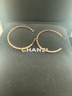 Chanel Coco Crush 18k Gold Hoops Quilted Earrings Au750