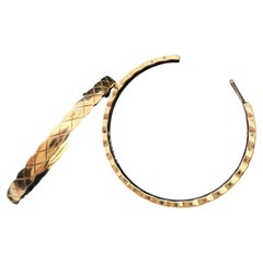 Chanel Coco Crush 18k Gold Hoops Quilted Earrings Au750