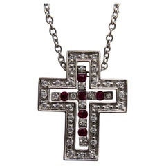 Collana DAMIANI Belle Epoque con croce in diamanti e rubini, oro bianco 18 carati 750