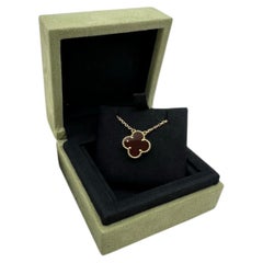 Collana Vintage Alhambra con corniola di Van Cleef & Arpels, in oro giallo 18 carati