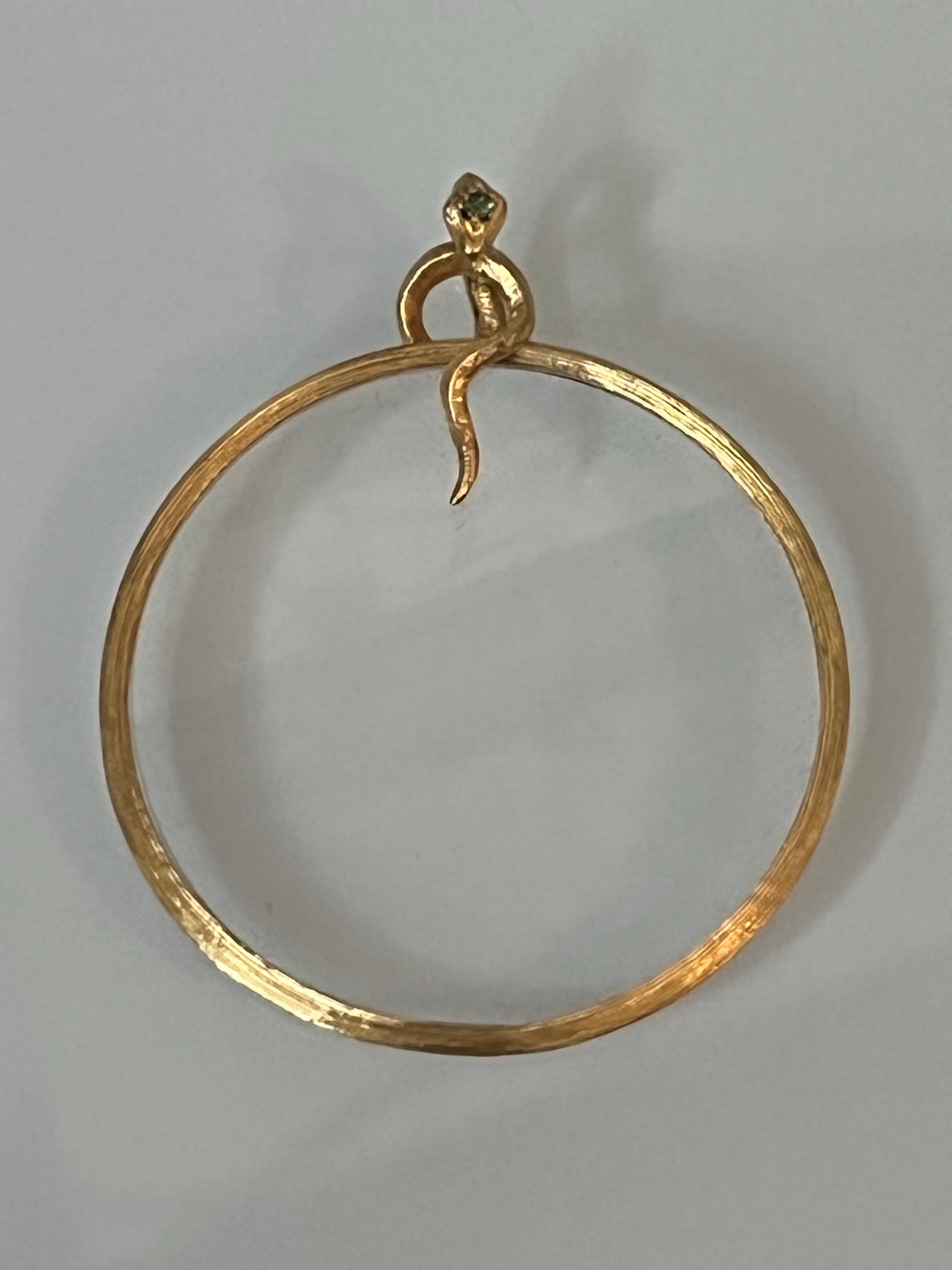 Ciondolo monocolo con diamante verde naturale di Ole Lynggaard in vendita