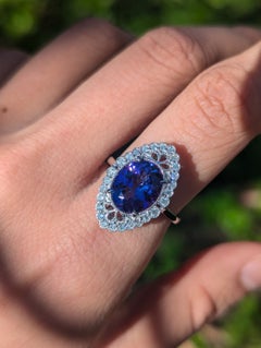 Anello in platino con tanzanite blu-viola reale da 3,44 carati e diamanti, forma ovale marquise