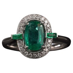 Anello in platino in stile Art Déco con smeraldo verde e diamanti a corona, con taglio ovale e baguette