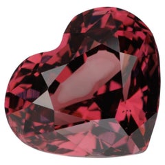 3,6 carats, grenat Malaya facetté en forme de cœur