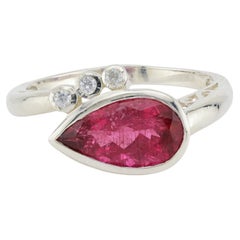 Anillo de plata con rubelita facetada de 2,6 quilates
