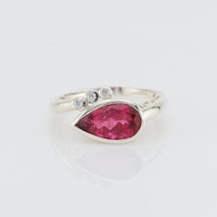 2.6 cts, Faceted rubellite silver ring