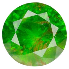 0,38 ct, granato demantoide russo sfaccettato con byssolite inclusioni