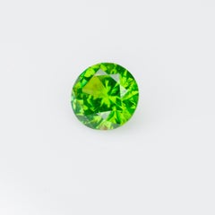 0,45 ct, granato demantoide russo di colore verde intenso sfaccettato