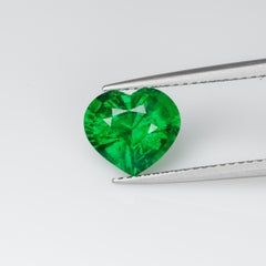 2,5 carats, tsavorite (grenat grossulaire) facettée, taille parfaite, en forme de cœur