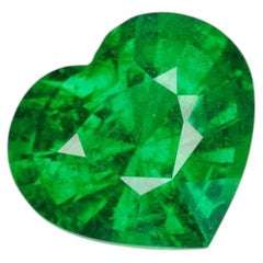 2,5 carats, tsavorite (grenat grossulaire) facettée, taille parfaite, en forme de cœur