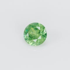 Grenat démantoïde russe facetté de 0,99 ct, de couleur vert jaunâtre vif