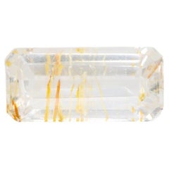 10,91 carats, topaze incolore rare présentant des inclusions de rutile doré