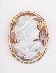 Amedeo "Carolina" Cameo Gold Pendant