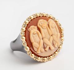 Amedeo "Wise Monkeys" Cameo 9kt Gold Ring