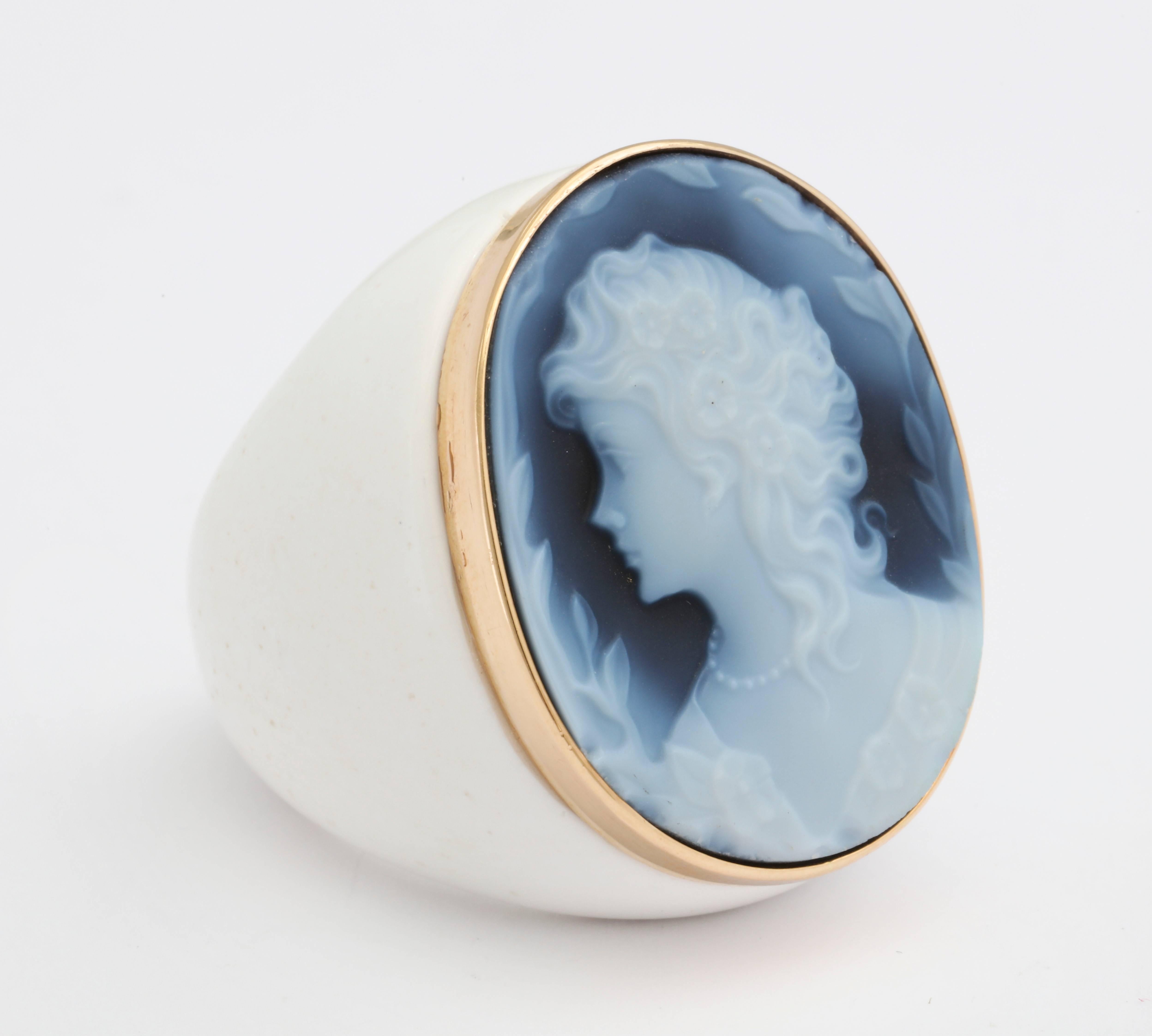 Modern Amedeo Agata Cameo Gold Ring For Sale